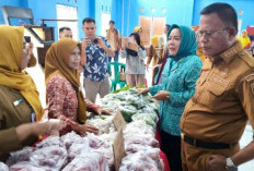 Wali Kota H Arlan Salurkan 400 Paket Sembako Dalam Gerakan Pangan Murah