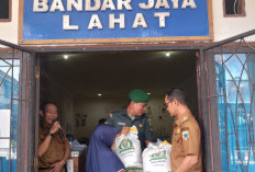 Kelurahan Bandar Jaya Lahat Gelontorkan Bantuan BNPT 1.240 Kg Beras dan 240 Liter Migor, Ini Pesan Lurah