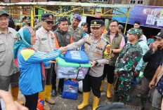 Kapolres Lahat Polda Sumsel Bersama Forkopimda Tinjau dan Beri Bantuan Korban Banjir