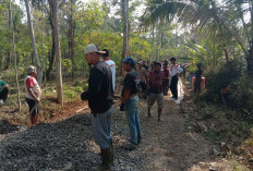 Modal Pecahan Batu, Satgas TMMD dan Warga Desa Cukil Sulap Akses Jalan Jadi Makin Kokoh!