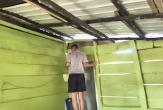 Sasaran Fisik Ini, Satgas TMMD Kodim Lahat Lakukan Pengerjaan Pemasangan Pintu Kamar Mandi