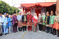 Peringati Hardiknas dengan Pakaian Adat, Sekda Palembang Tegaskan Komitmen Pendidikan Berkualitas