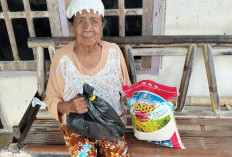 ALHAMDULILLAH! 20 Warga Kurang Mampu dapat Bantuan Sembako Dari Pemdes Jajaran Baru Lahat, Dalam Rangkap Apa