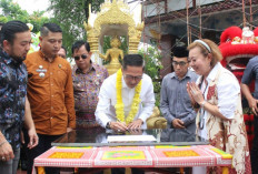 Indahnya Perayaan Cap Go Meh di Kota Palembang, Ratu Dewa Letakan Batu Pertama Pembangunan Mushola di Vihara