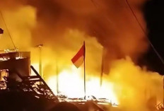 Sang Saka Merah Putih Berkibar di Kobaran Api yang Hanguskan 5 Rumah di Ulak Kerbau Lama Ogan Ilir
