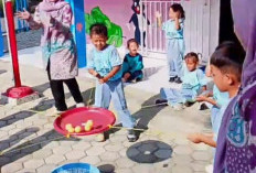 Latih Konsentrasi dan Kekompakan Siswa, TK Nusa Indah Lahat Selatan Bermain Games Ini