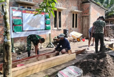 Wow, Anggota Satgas TMMD 128 Gunakan Metode Bekisting Buat Cor Tiang Penyangga Bangunan 