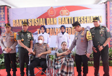 Gratis! Kapolri dan Panglima TNI Berikan Bantuan Kesehatan di Maluku