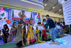  Curi Perhatian Pengunjung, Lestarikan Batik Lewat Kids Fashion Show di Booth FIFGROUP