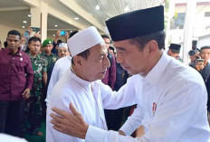 Momen Presiden Jokowi Takziah ke Rumah Duka Istri Habib Luthfi