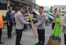 Peduli Dengan Kebersihan Lingkungan, Berikut Langkah Dilakukan Personil Bidhumas Polda Sumsel