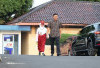 Hari Pertama Sekolah, Bupati Enos Jadi Teladan Lewat Gerakan Ayah Mengantar Anak