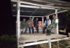 KOMPAK DAN SOLID! 2 Babinsa Koramil 405-11 Tanjung Sakti dan 4 Ronda Malam Tetap Waspada Kamtibmas 