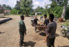 Momen Humanis Peltu Novi Sambangi Warga Lubuk Tampang Lahat Disela-sela TMMD 128, Hal Ini Dilakukannya