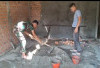 Gotong Royong, Tahapan Ini Dilakukan Satgas TMMD Kodim Lahat Bersama Warga di Rehab RTLH 5