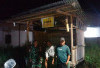Babinsa 405-10 Pagaralam Sambangi Petugas Ronda Malam Tumbak Ulas Patroli Lingkungan Pemukiman 