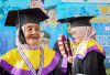 Lucu dan Bikin Gemes, 25 Lansia Ikut Wisuda di Babat Supat