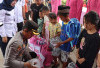 Polisi Bikin Anak-Anak Korban Kebakaran di Ogan Ilir Tersenyum, Beri Bantuan Perlengkapan Sekolah