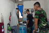 Keseruan Satgas TMMD 128 dan Emak-emak Masak Bareng di Dapur, Intip Yuk