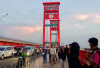 Fenomena Konten Media Sosial di Jembatan Ampera, Spot Foto yang Estetik!