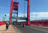 Tidak Ada Uji Coba, Warga Jogging di Trotoar Ampera
